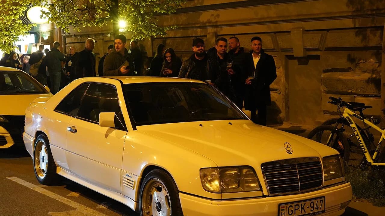 Mercedes-Benz E Serisi · W124 araç görünümü