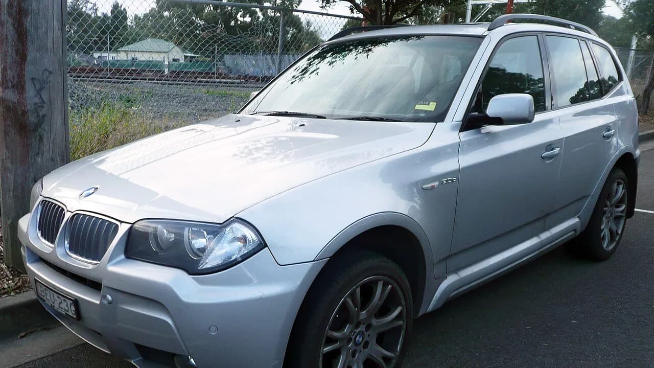 BMW X3 · E83 vehicle view