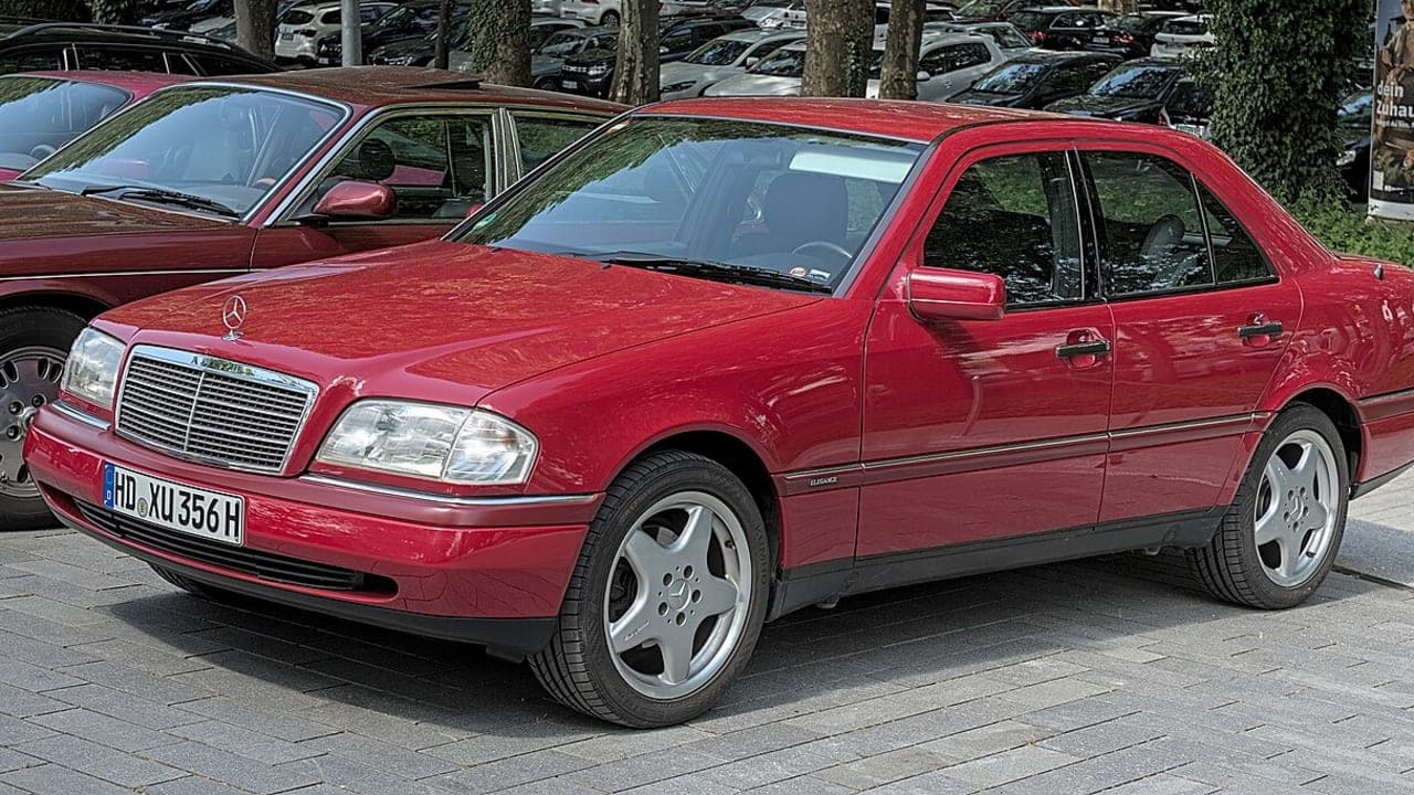 Mercedes-Benz C Serisi · W202 araç görünümü